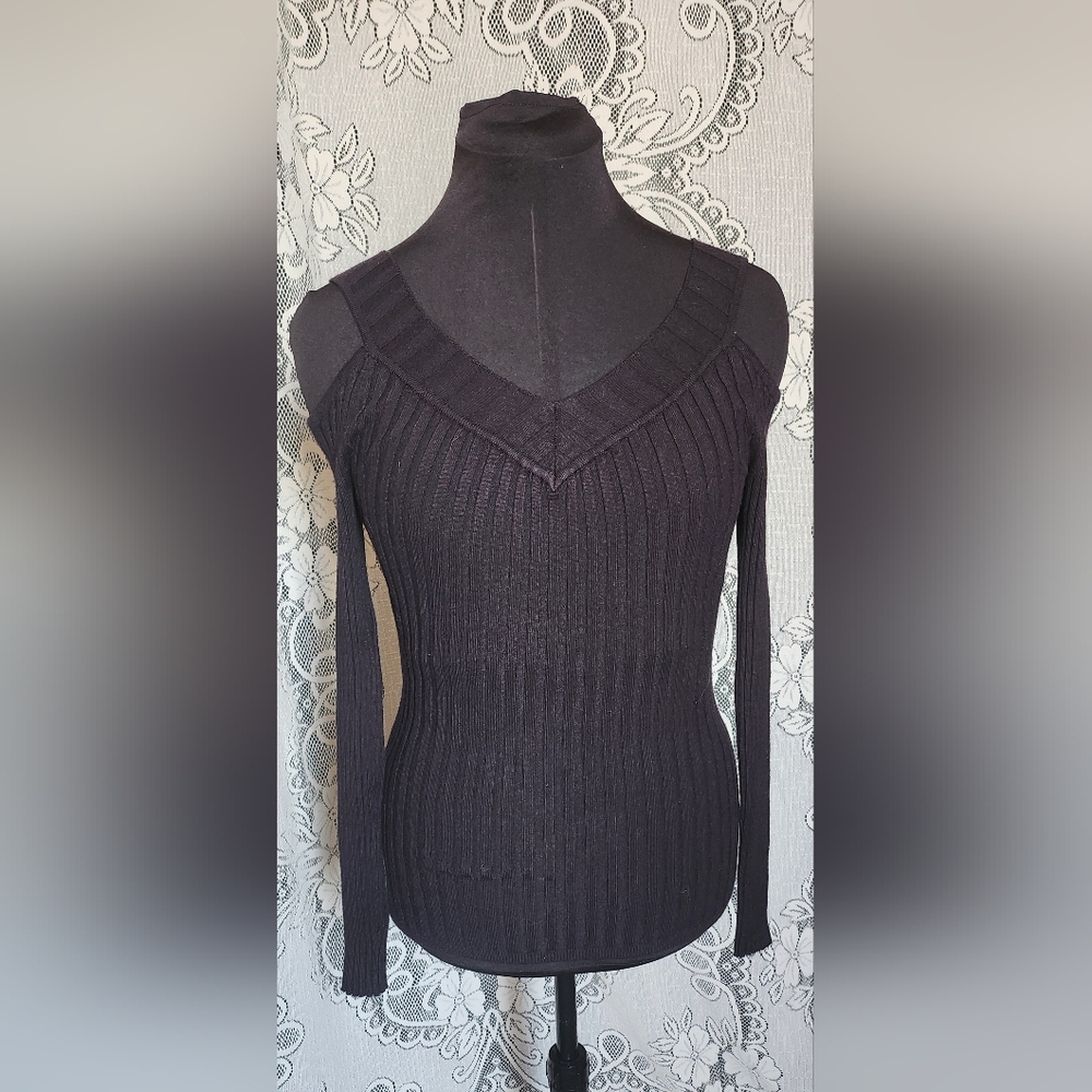 Hooked Up - Black Cutout Shoulder V-Neck Long Sleeve Shirt - (M)